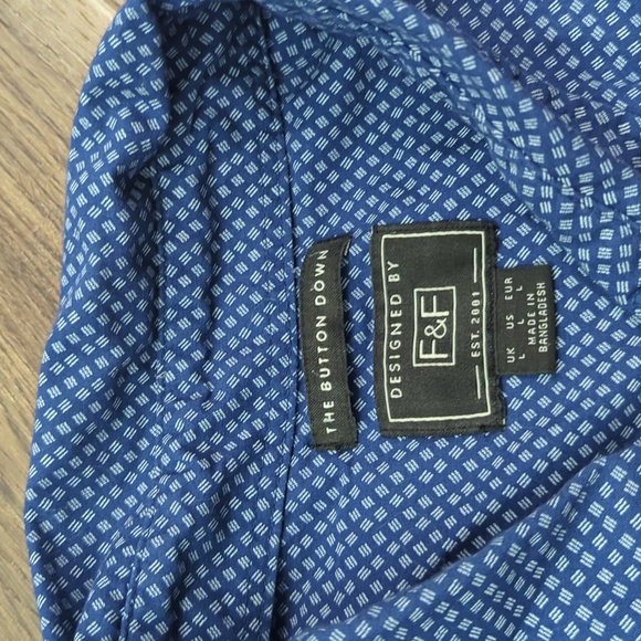 🇺🇸 F&F Blue Button Down - Picture 3 of 3